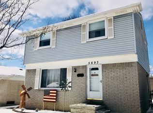 5693 N Globe St, Westland, MI 48185