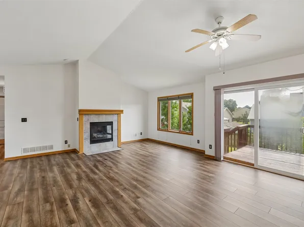 2716 River Ridge Rd, Des Moines, IA 50320