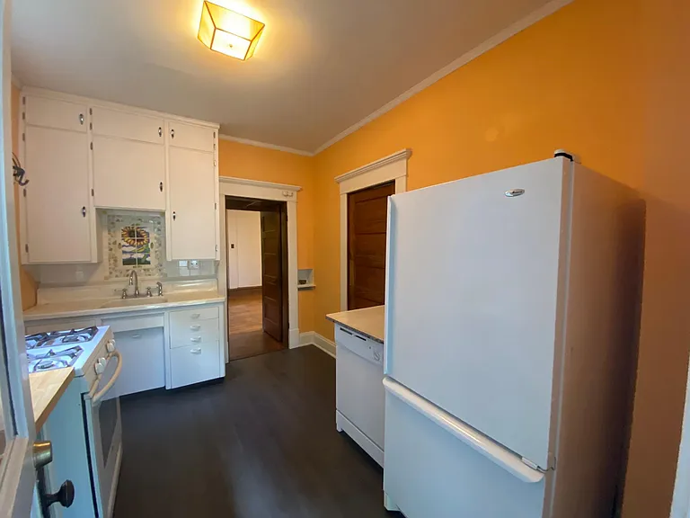 2580 Glenmawr Ave — Photo 10