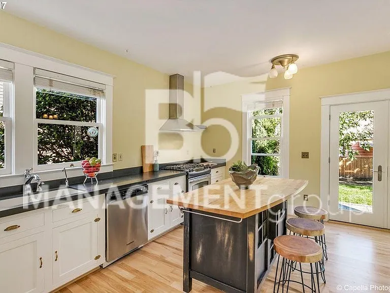 301 SW Nebraska St — Photo 8