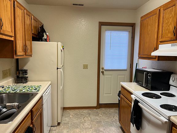 4th image of 712 4th St