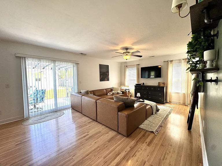 418 Amaryllis Ln — Photo 7