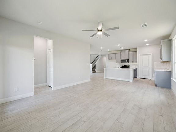 5th image of 528 Magellan Rd