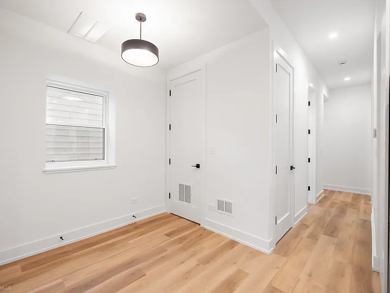 2113 N Kenmore Ave #G — Photo 17