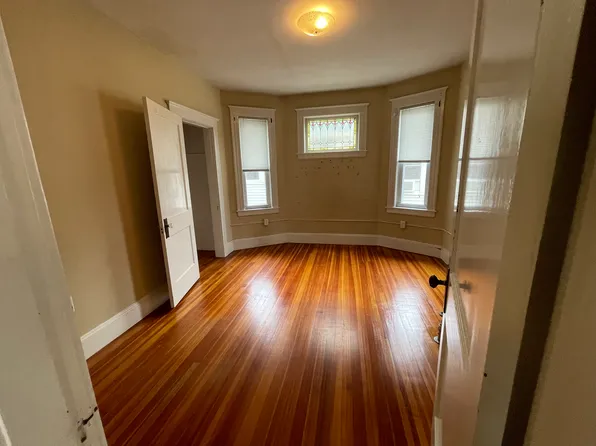 (undisclosed Address), Lowell, MA 01851