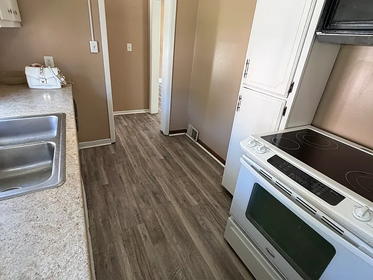 5235 Walker Ave — Photo 10