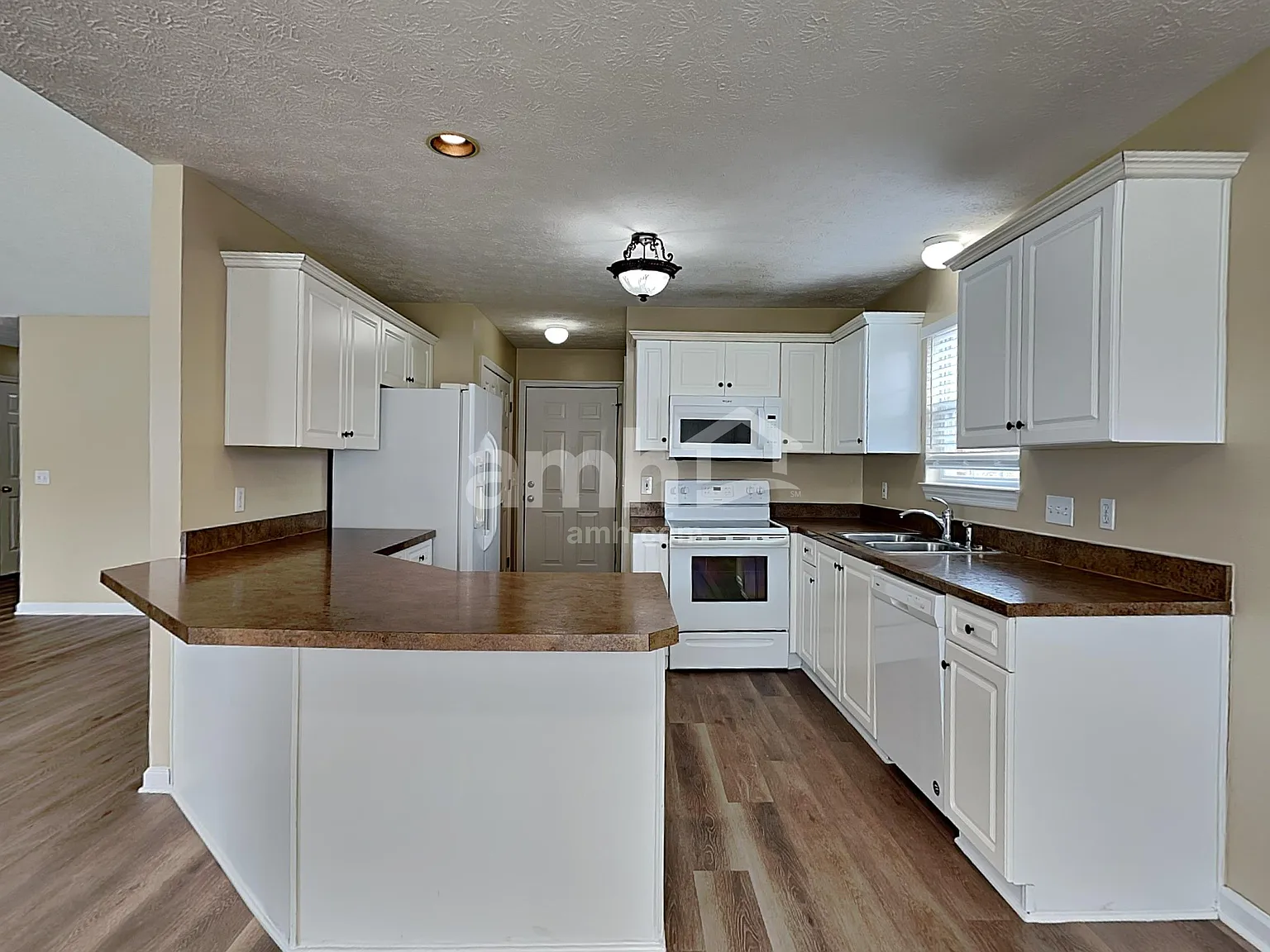 4 bed, 3.0 bath, 2740 sqft, $2,750 — Photo 3