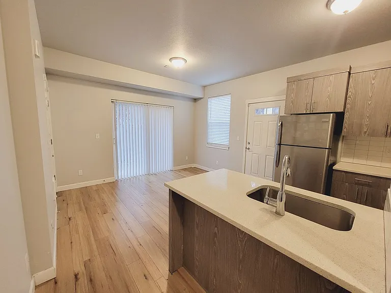 J0459 - Stafford St. Apartments — Photo 7