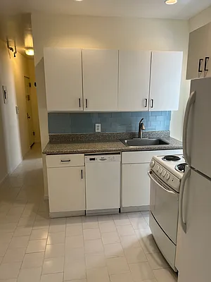 Rented by Akam Sales and Brokerage | media 7