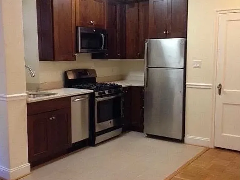 1010 25th St NW #303 — Photo 2