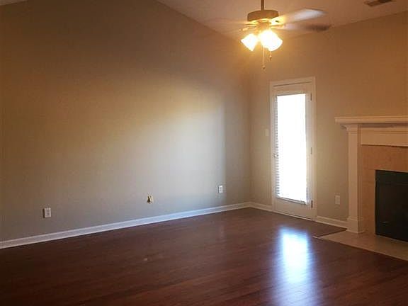 3rd image of 29869 Carriage Creek Cir NW