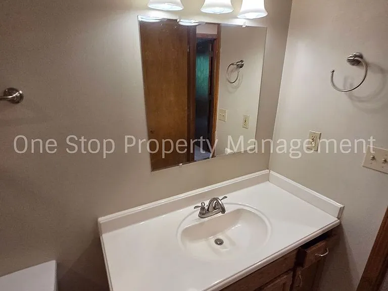 7902 NW 79th Pl — Photo 23