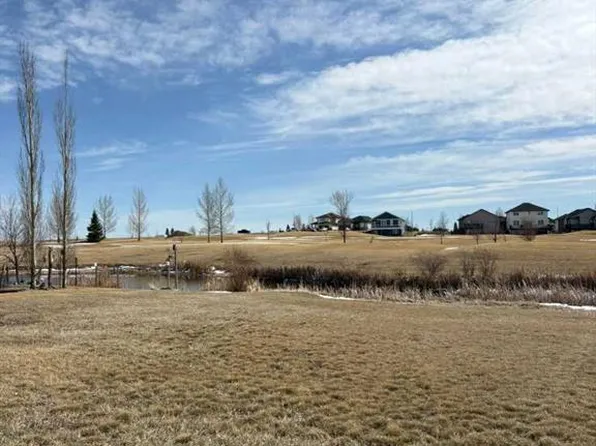 709 Whispering Greens Ave, Vulcan, AB T0L 2B0