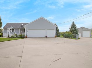1496 102nd Ave, Plainwell, MI 49080