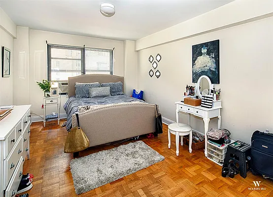 Rented by Warburg | media 7