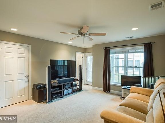 Rec room features full bath, laundry and walk out