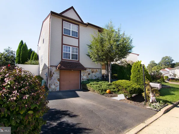 12857 McCarthy Cir, Philadelphia, PA 19154