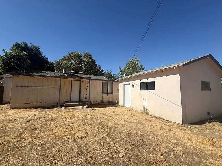 1149 E Pontiac Way — Photo 17