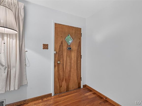2nd image of 7 Wayne St