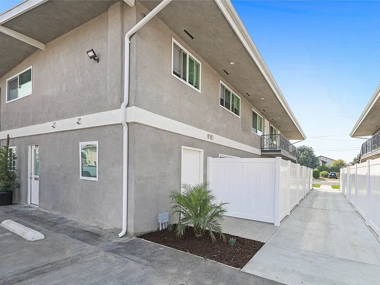 Pacific West Villas — Photo 31