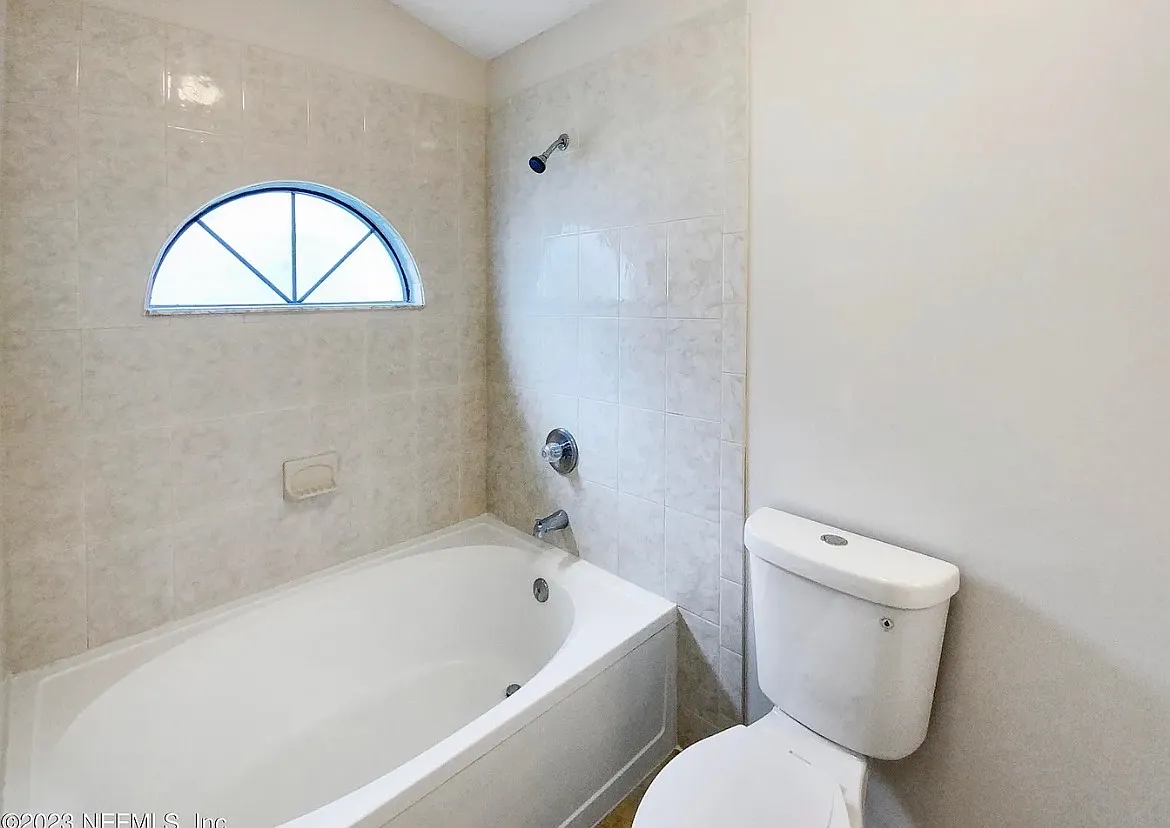 3 bed, 1320 sqft, $2,031 — Photo 4