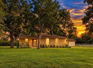 102 Cotton St, Jones Creek, TX 77541