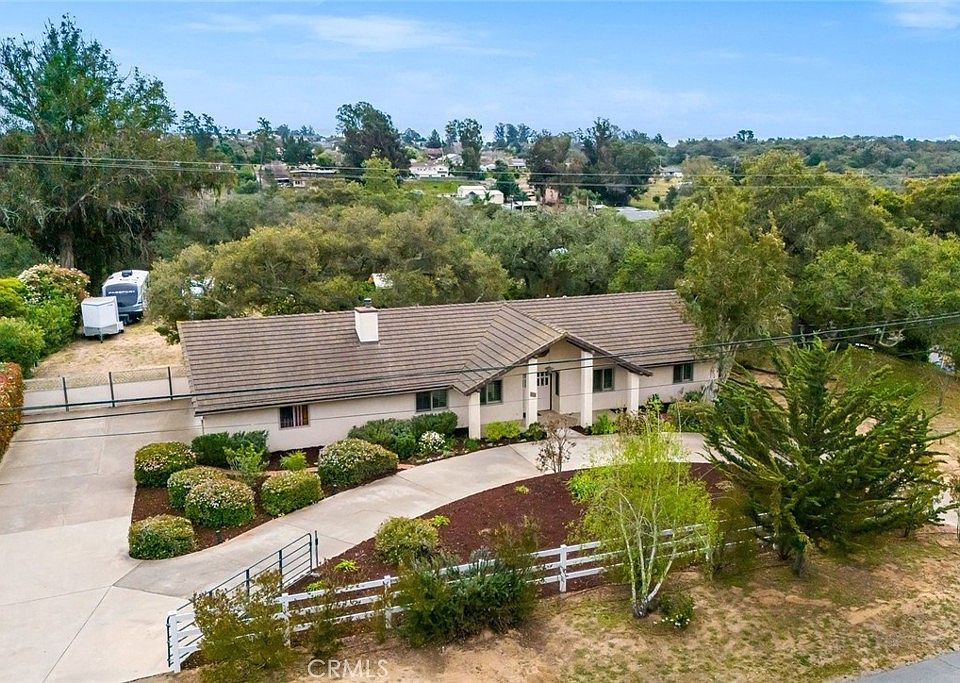 1st image of 825 Sandydale Dr