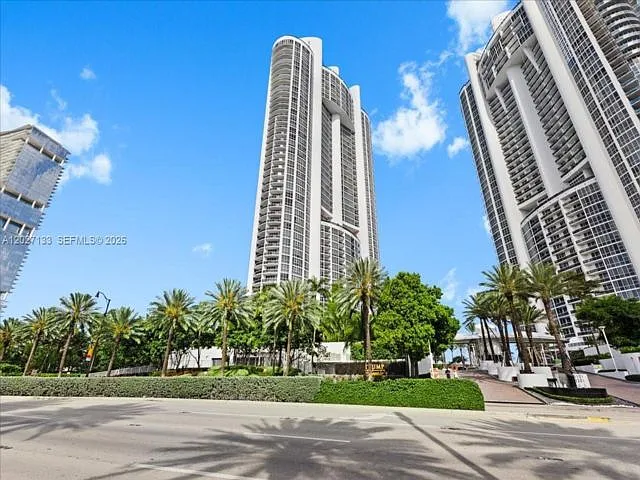 18201 Collins Ave #601A — Photo 4