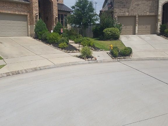 4th image of 2731 Orleans Way