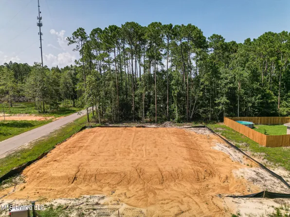 232 Music St #39, Waveland, MS 39576
