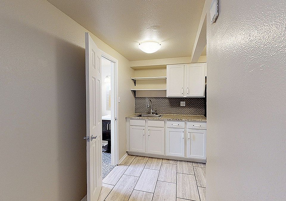wh_elms_unit1039_543sf_kitchen4_1200x675