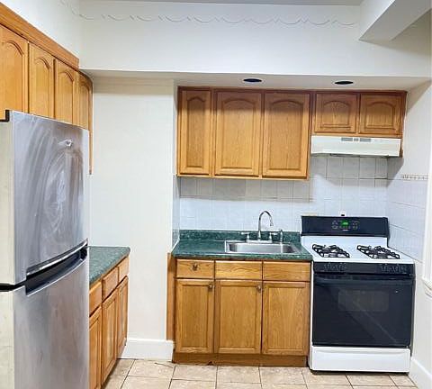4th image of 4433 Carpenter Ave APT 7