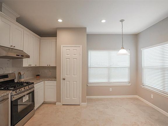 3rd image of 13530 Avonshire Dr