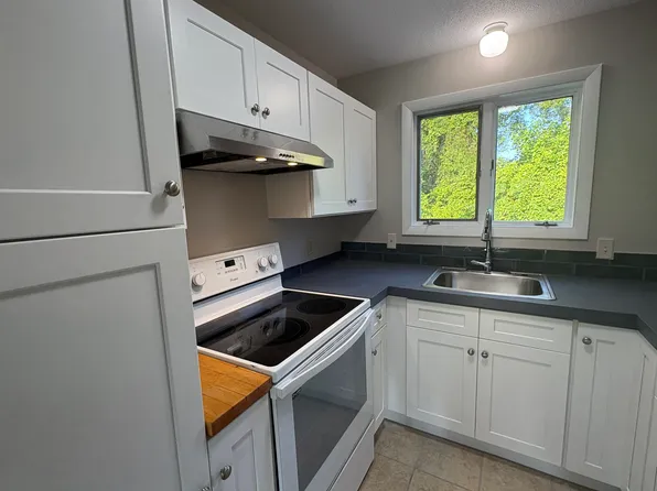 26 Hadley Rd, Sunderland, MA 01375