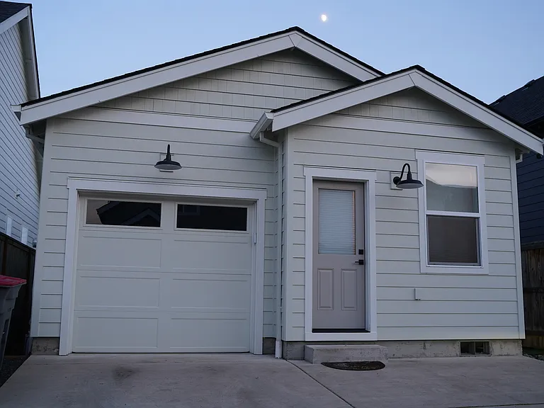 NE McDonald Ln — Photo 24