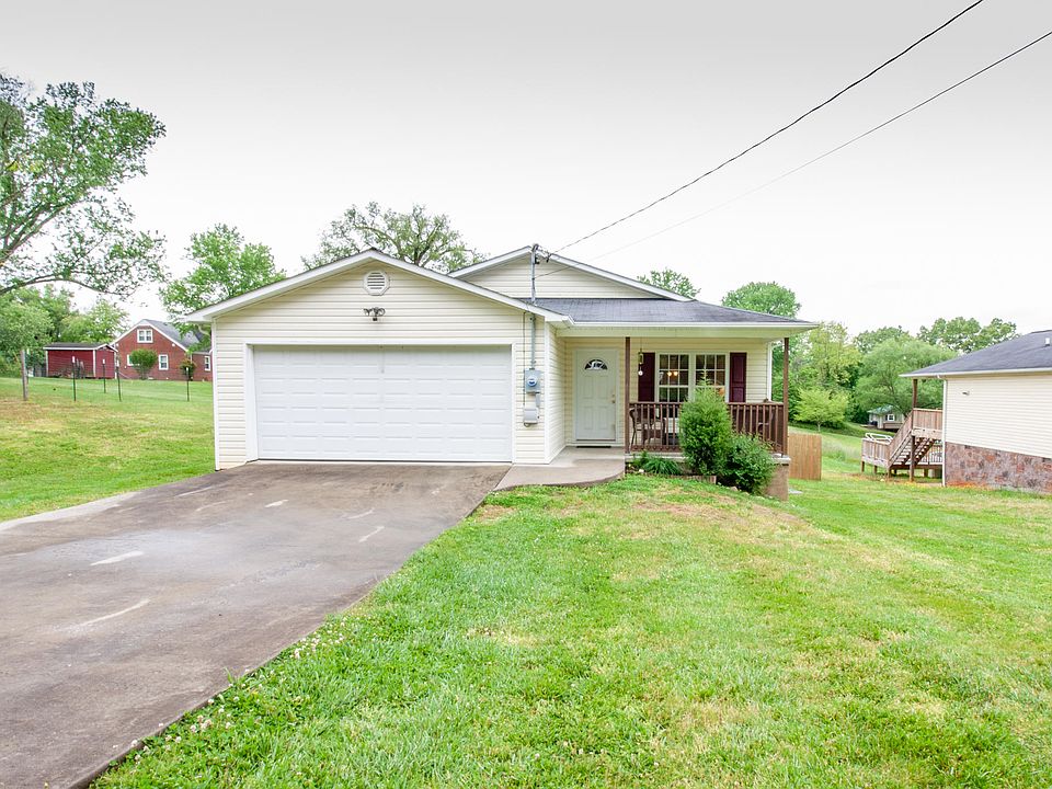 1st image of 220 Oak Dr