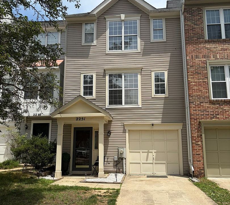 1st image of 2251 Commissary Cir