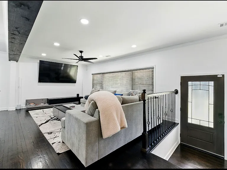 2820 Memorial Dr SE — Photo 16