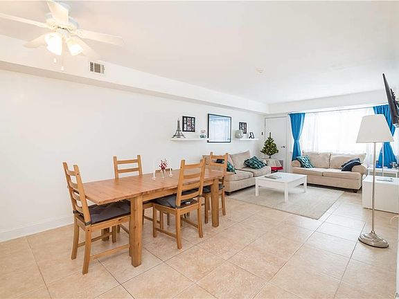 5th image of 155 Pointe Cir N