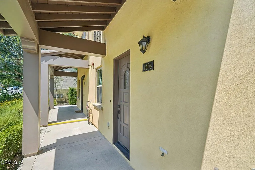 3 bed, 2.5 bath, 1330 sqft, $3,790 — Photo 3
