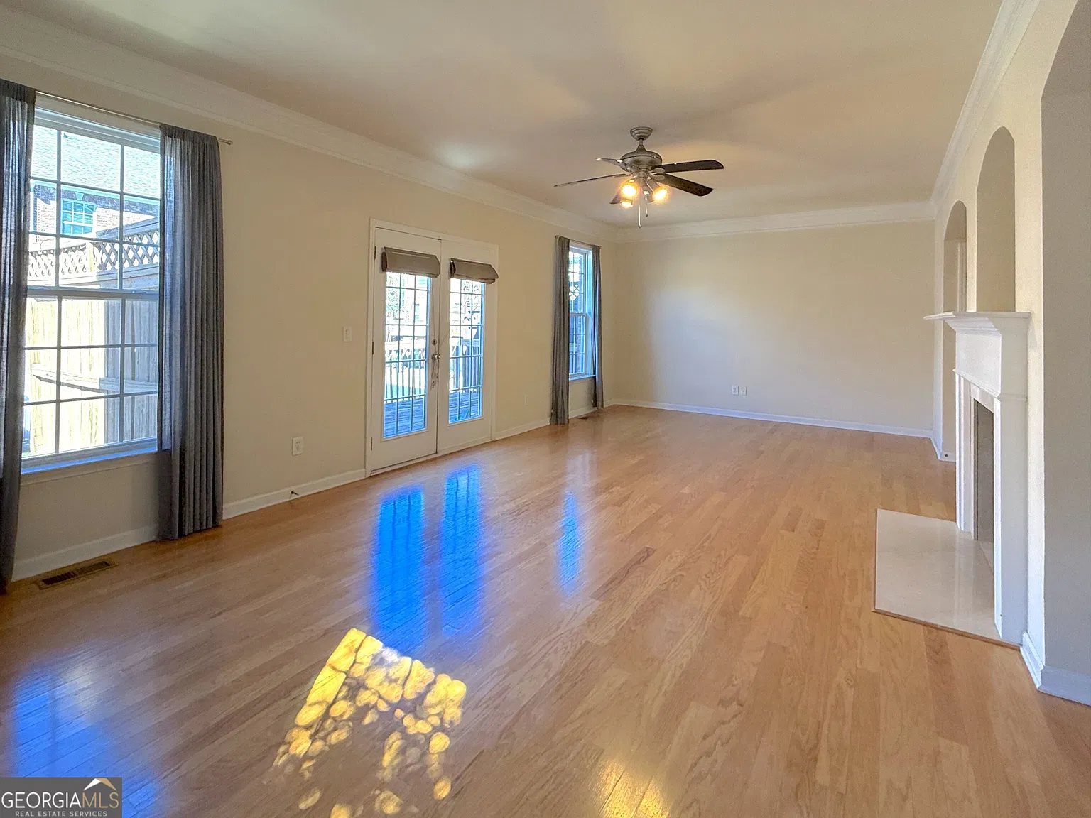 3 bed, 4.0 bath, 2700 sqft, $2,895 — Photo 4