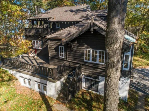 6 Oak Dr, Dune Acres, IN 46304