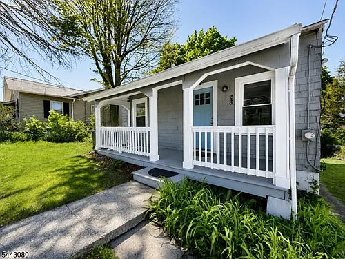 28 Mabie St Photo 1