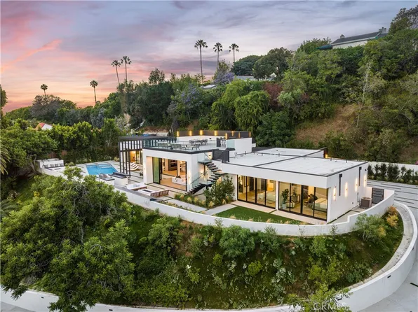 11001 W Sunset Blvd, Los Angeles, CA 90049