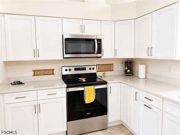 4th image of 11219 Caravel Cir