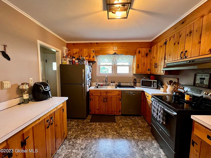 5th image of 28 Myron Road