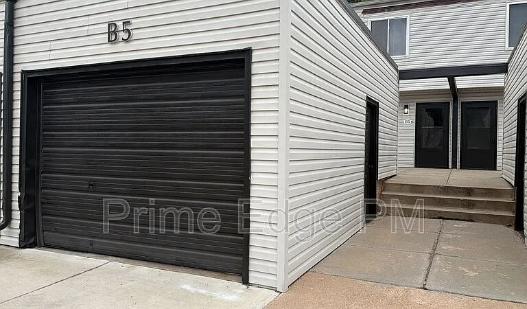 6235 Holdrege St #B-5 — Photo 4