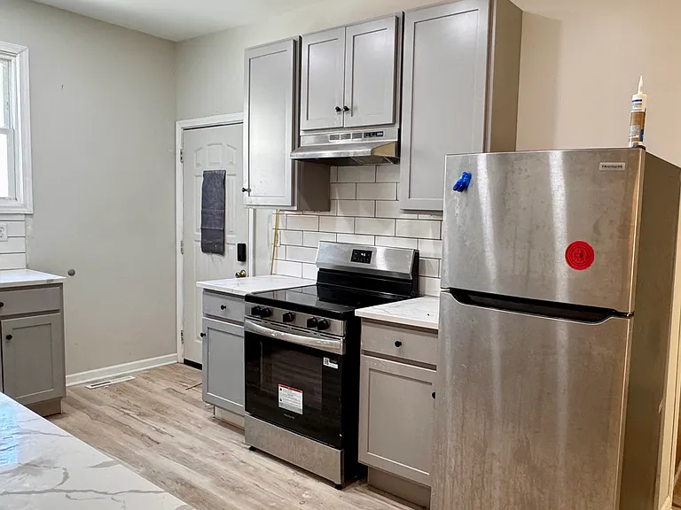 834 College Ave — Photo 4