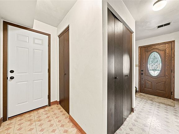 5th image of 815 Maple Ave