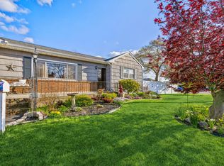 1105 3rd St, West Babylon, NY 11704